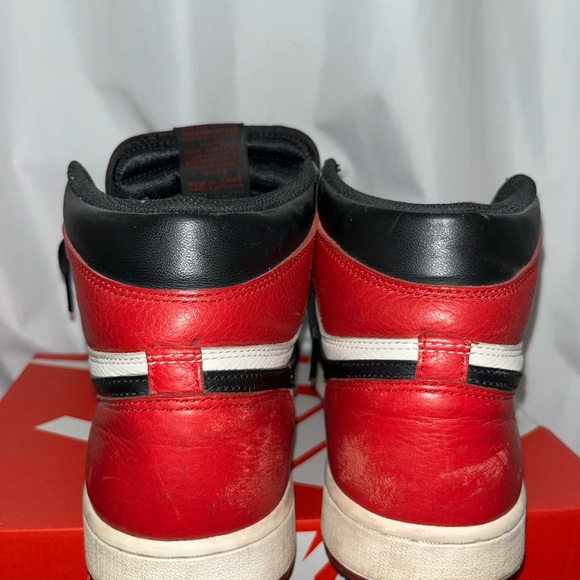 Nike Air Jordan 1 Retro High OG 'Bred Toe', - Picture 2 of 4